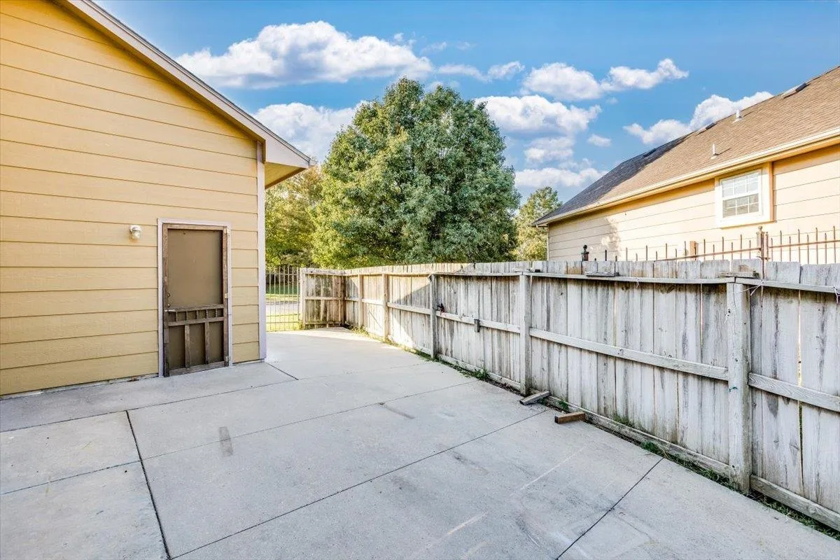 Wichita, Kansas 67209, United States, 4 Bedrooms Bedrooms, ,3 BathroomsBathrooms,Residential,Pending,38074