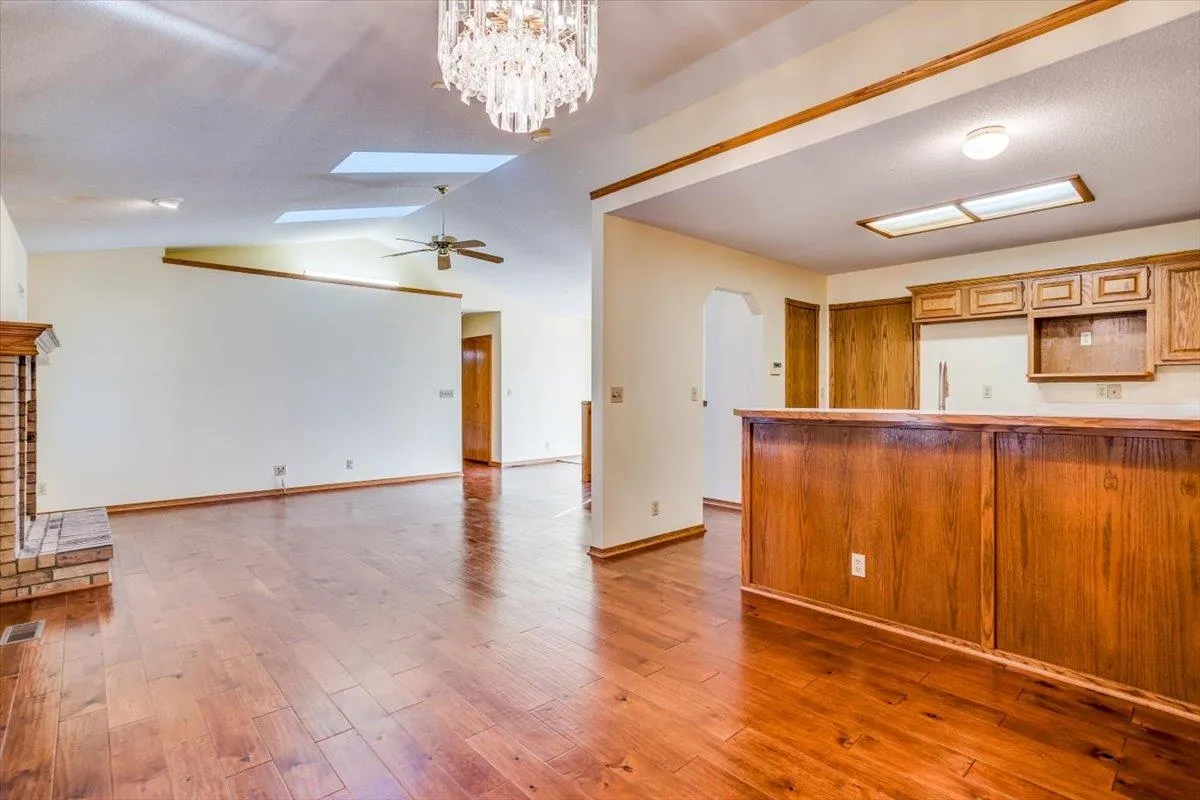 Wichita, Kansas 67209, United States, 4 Bedrooms Bedrooms, ,3 BathroomsBathrooms,Residential,Pending,38074