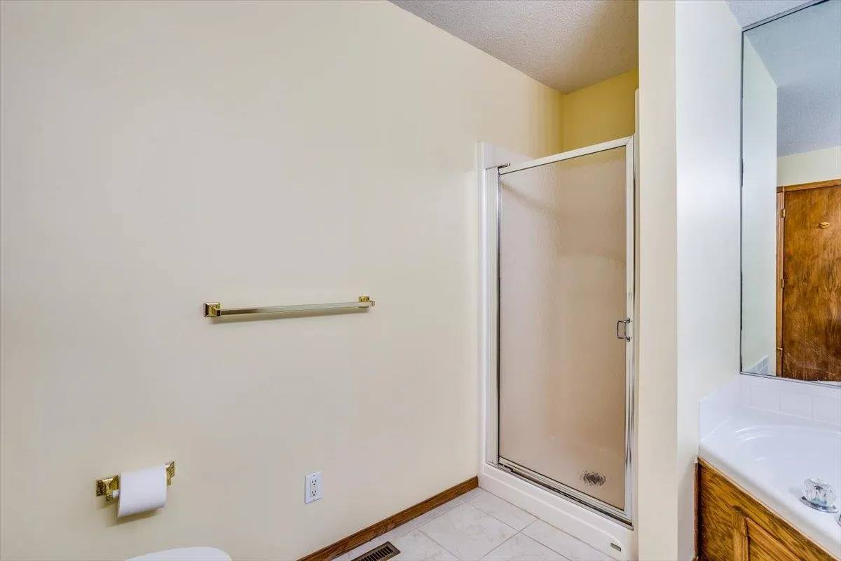 Wichita, Kansas 67209, United States, 4 Bedrooms Bedrooms, ,3 BathroomsBathrooms,Residential,Pending,38074