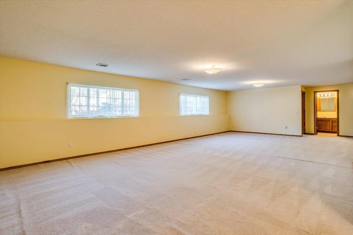 Wichita, Kansas 67209, United States, 4 Bedrooms Bedrooms, ,3 BathroomsBathrooms,Residential,Pending,38074