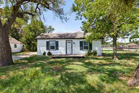 Homes For Sale - 1645 N Main St<br/> Andover, KS 67002