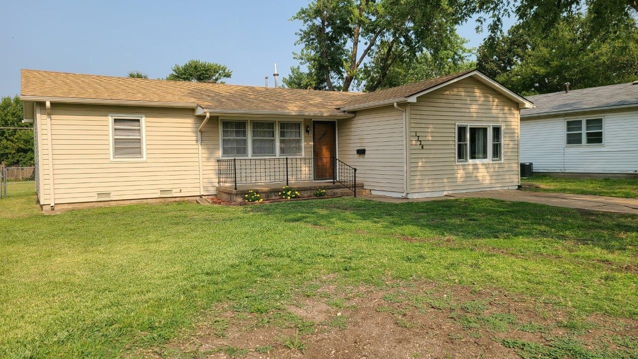 1724 N B St, Wellington, Kansas image 2