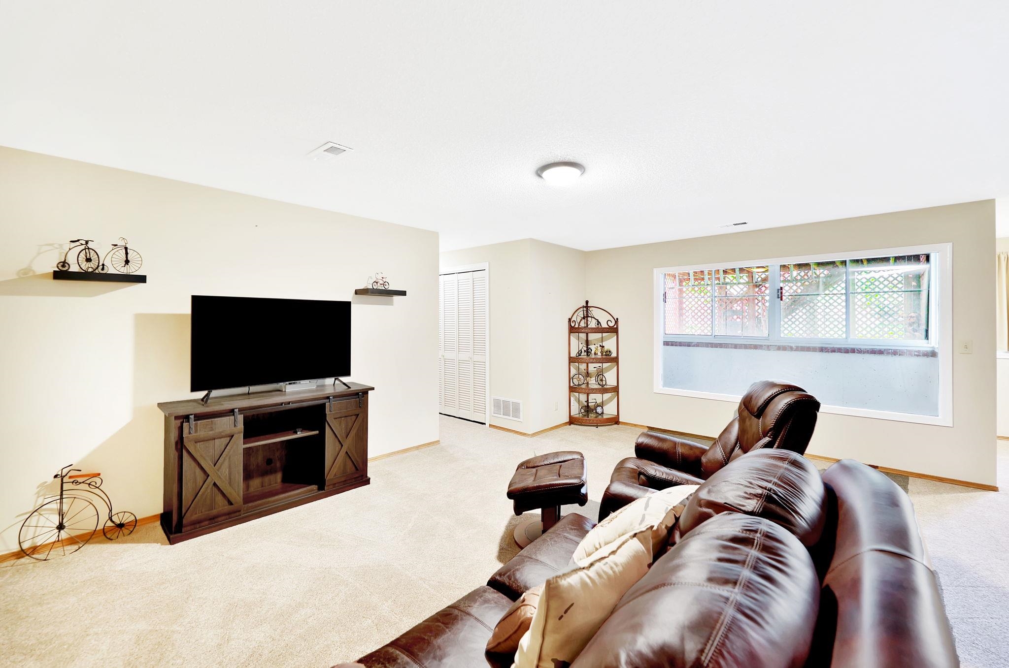 101 N Brownthrush Cir, Wichita, Kansas image 24