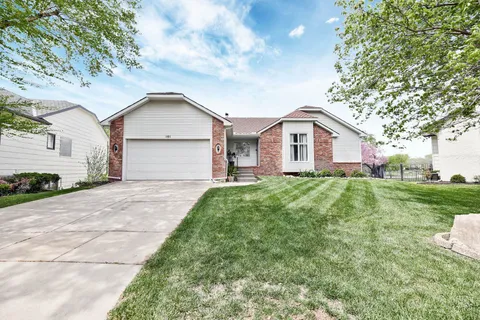101 N Brownthrush Cir, Wichita, KS MLS: 654041