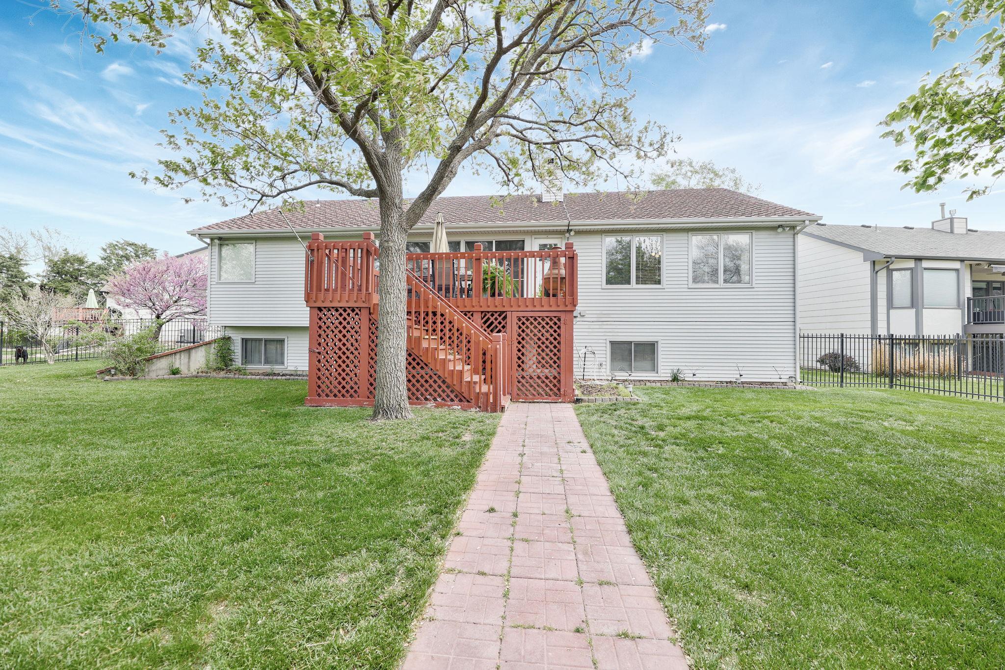 101 N Brownthrush Cir, Wichita, Kansas image 34