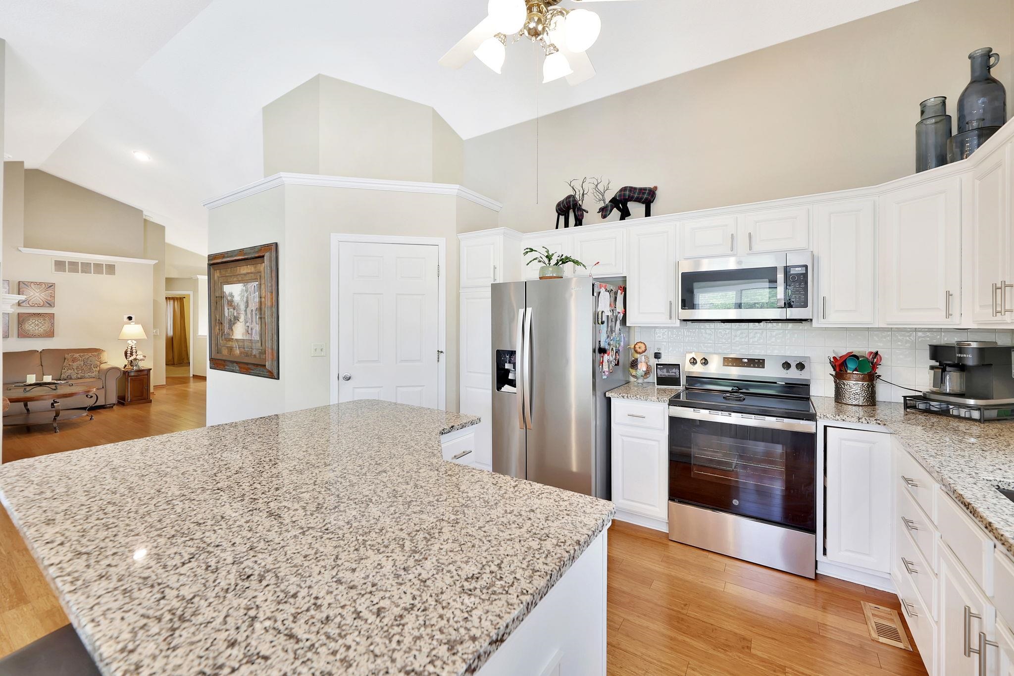 101 N Brownthrush Cir, Wichita, Kansas image 7