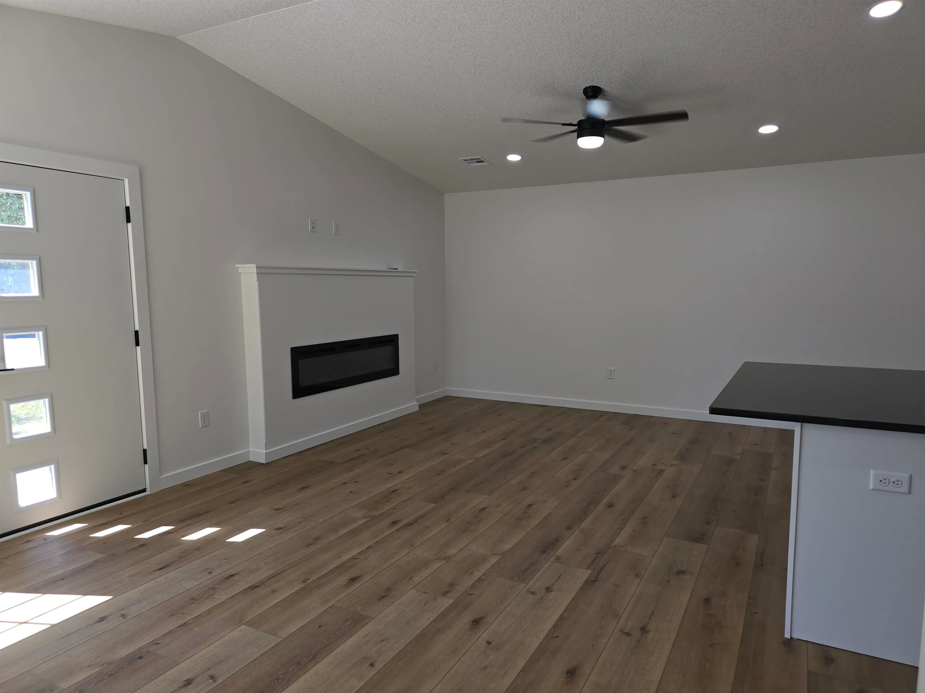 Wichita, Kansas 67211, United States, 2 Bedrooms Bedrooms, ,1 BathroomBathrooms,Residential,Pending,132594