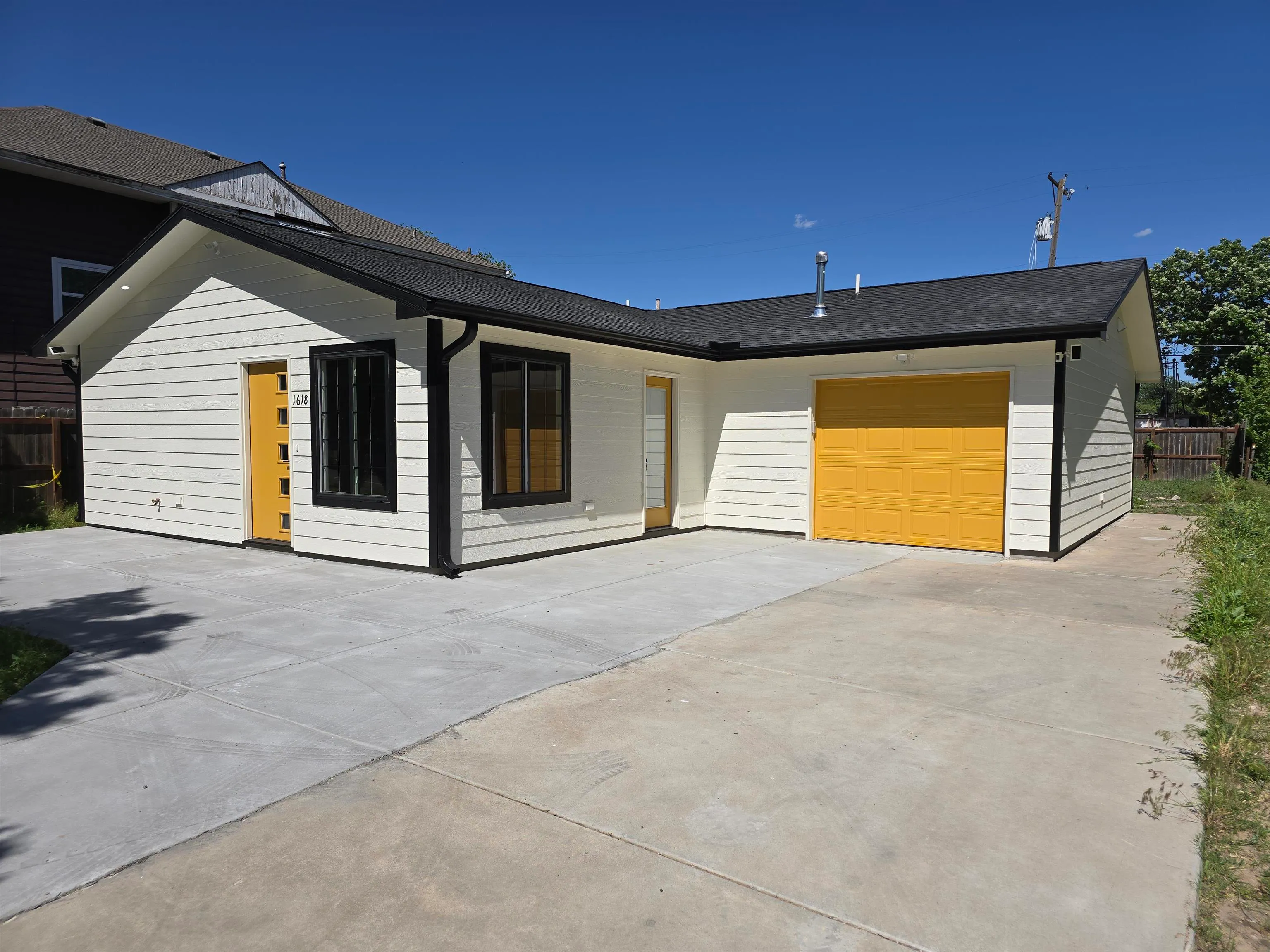 Wichita, Kansas 67211, United States, 2 Bedrooms Bedrooms, ,1 BathroomBathrooms,Residential,Pending,132594