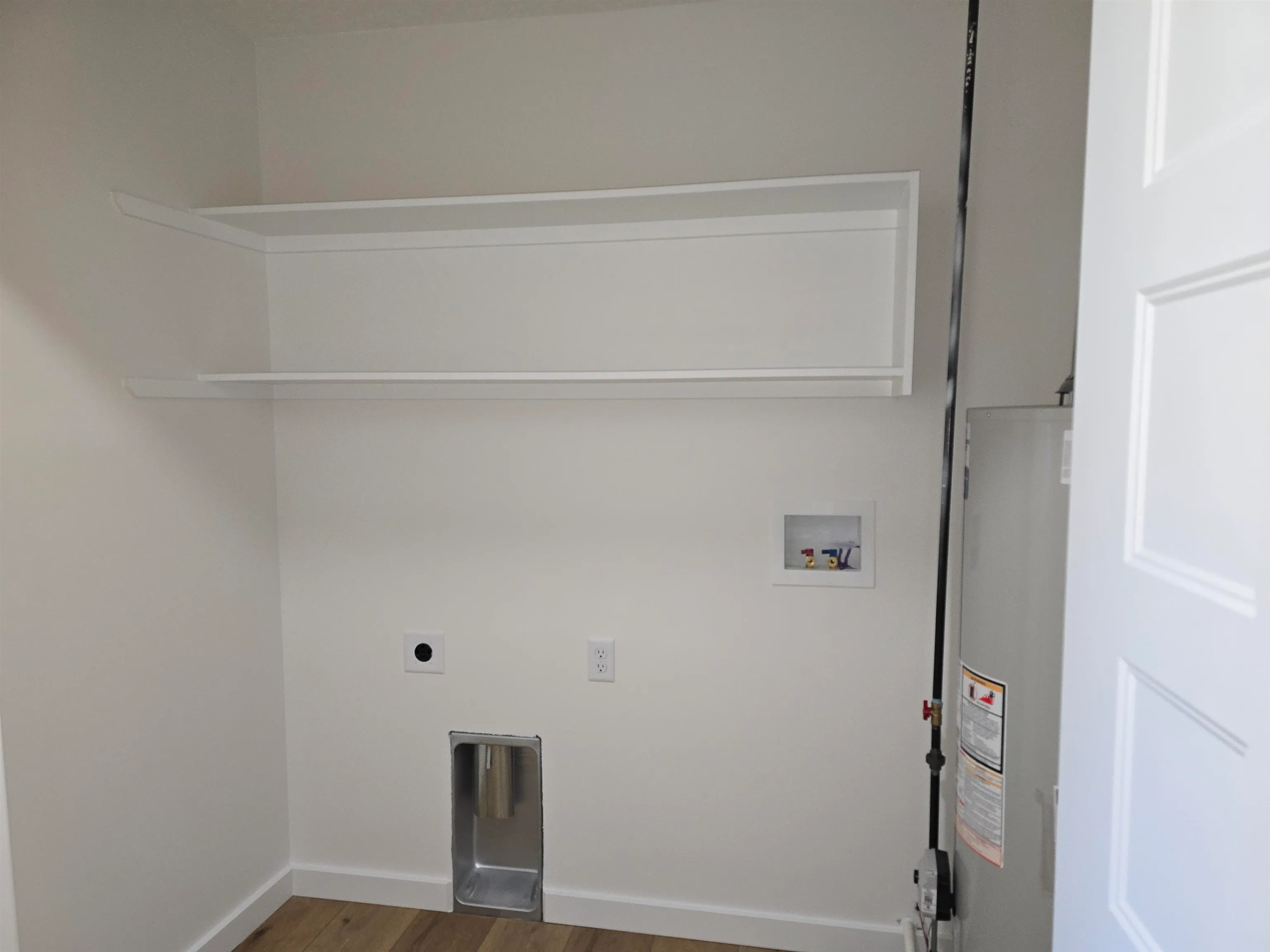 Wichita, Kansas 67211, United States, 2 Bedrooms Bedrooms, ,1 BathroomBathrooms,Residential,Pending,132594