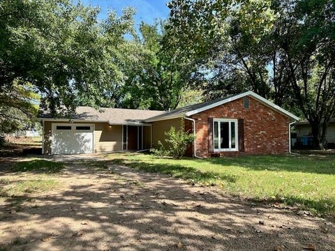 Homes For Sale - 6606 N Madison St<br/> Hutchinson, KS 67502