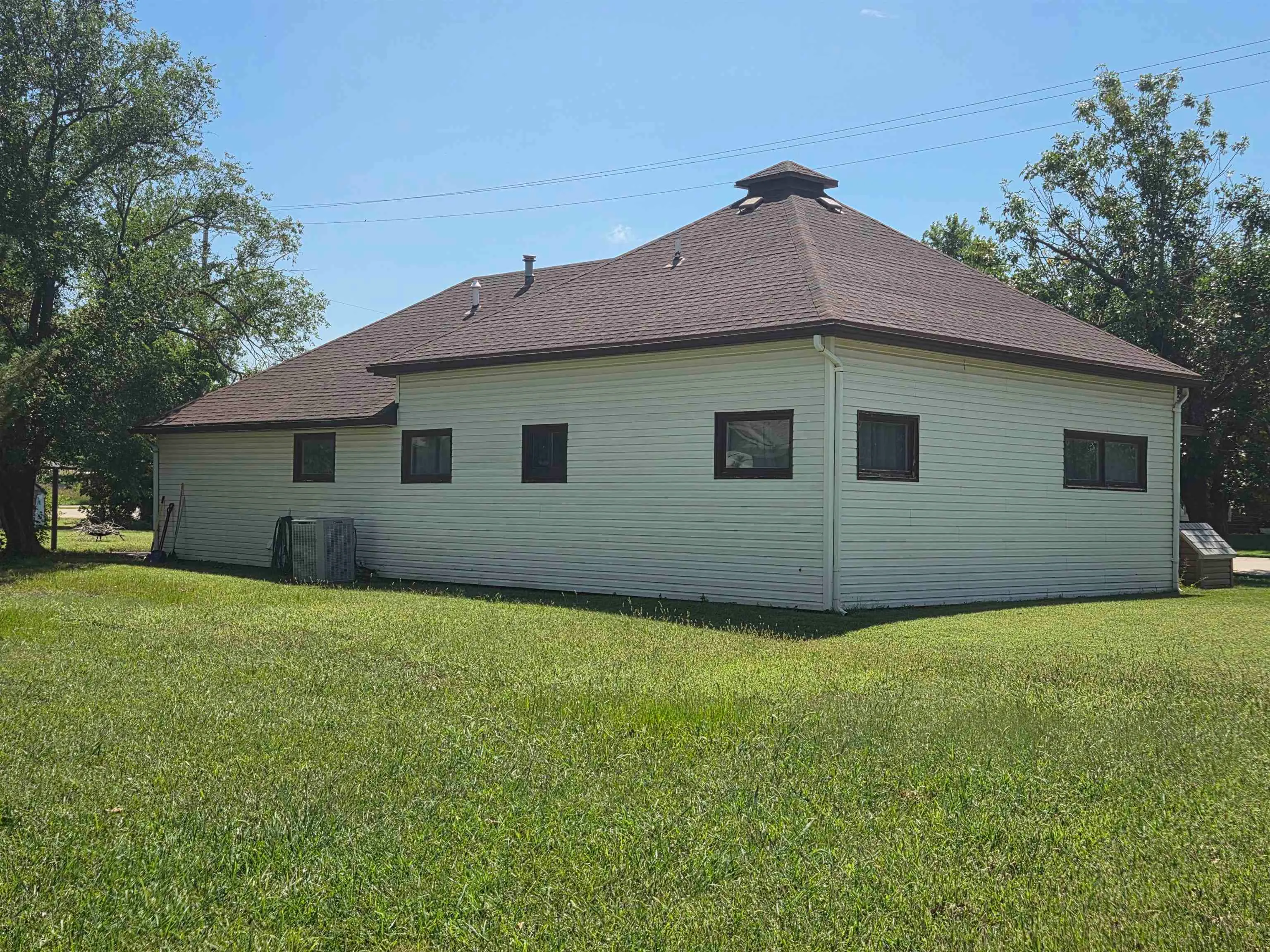 Burrton, Kansas 67020, United States, 3 Bedrooms Bedrooms, ,2 BathroomsBathrooms,Residential,Active,187443