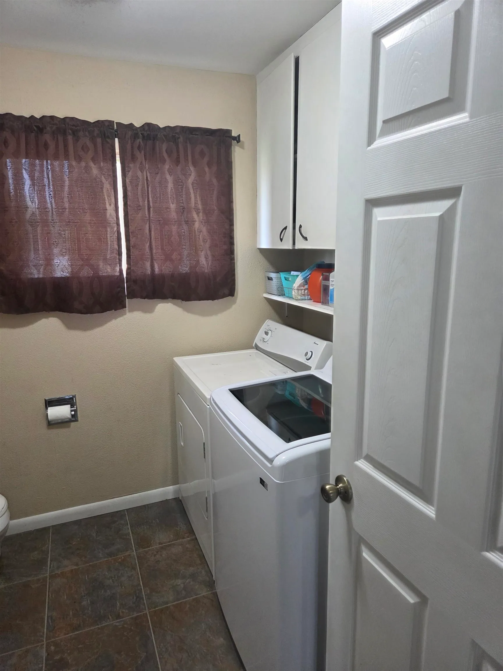 Burrton, Kansas 67020, United States, 3 Bedrooms Bedrooms, ,2 BathroomsBathrooms,Residential,Active,187443