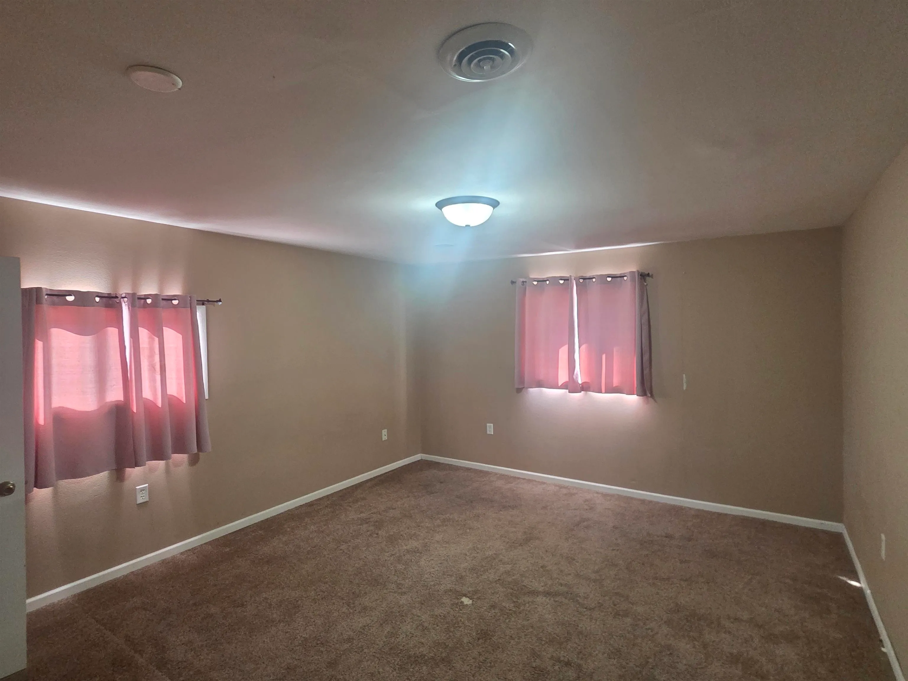 Burrton, Kansas 67020, United States, 3 Bedrooms Bedrooms, ,2 BathroomsBathrooms,Residential,Active,187443