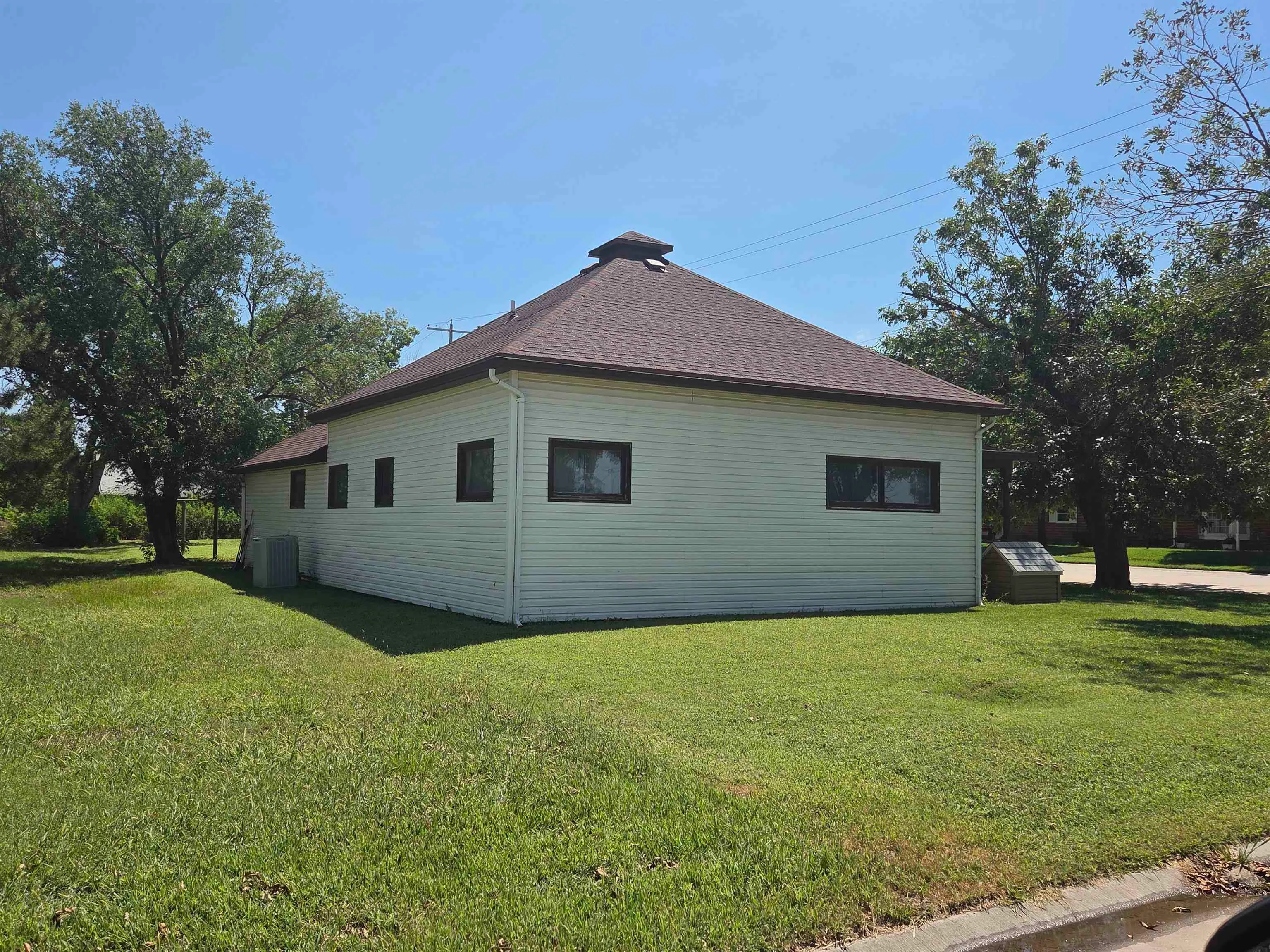 Burrton, Kansas 67020, United States, 3 Bedrooms Bedrooms, ,2 BathroomsBathrooms,Residential,Active,187443