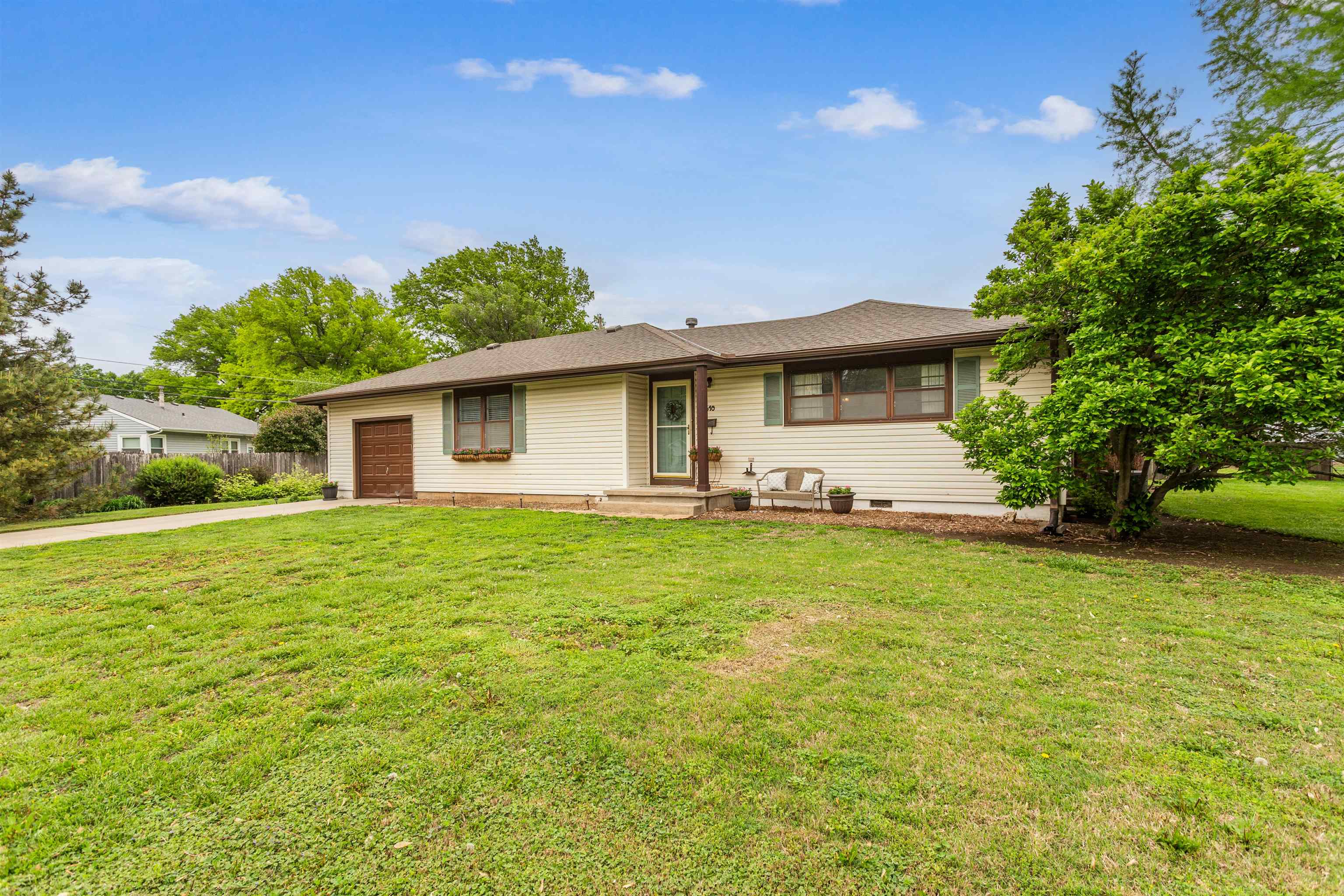1610 N Park Lane, Augusta, Kansas image 2