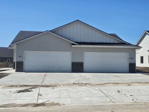 Multifamily For Sale - 920 S Fox Ridge<br/> Newton, KS 67114