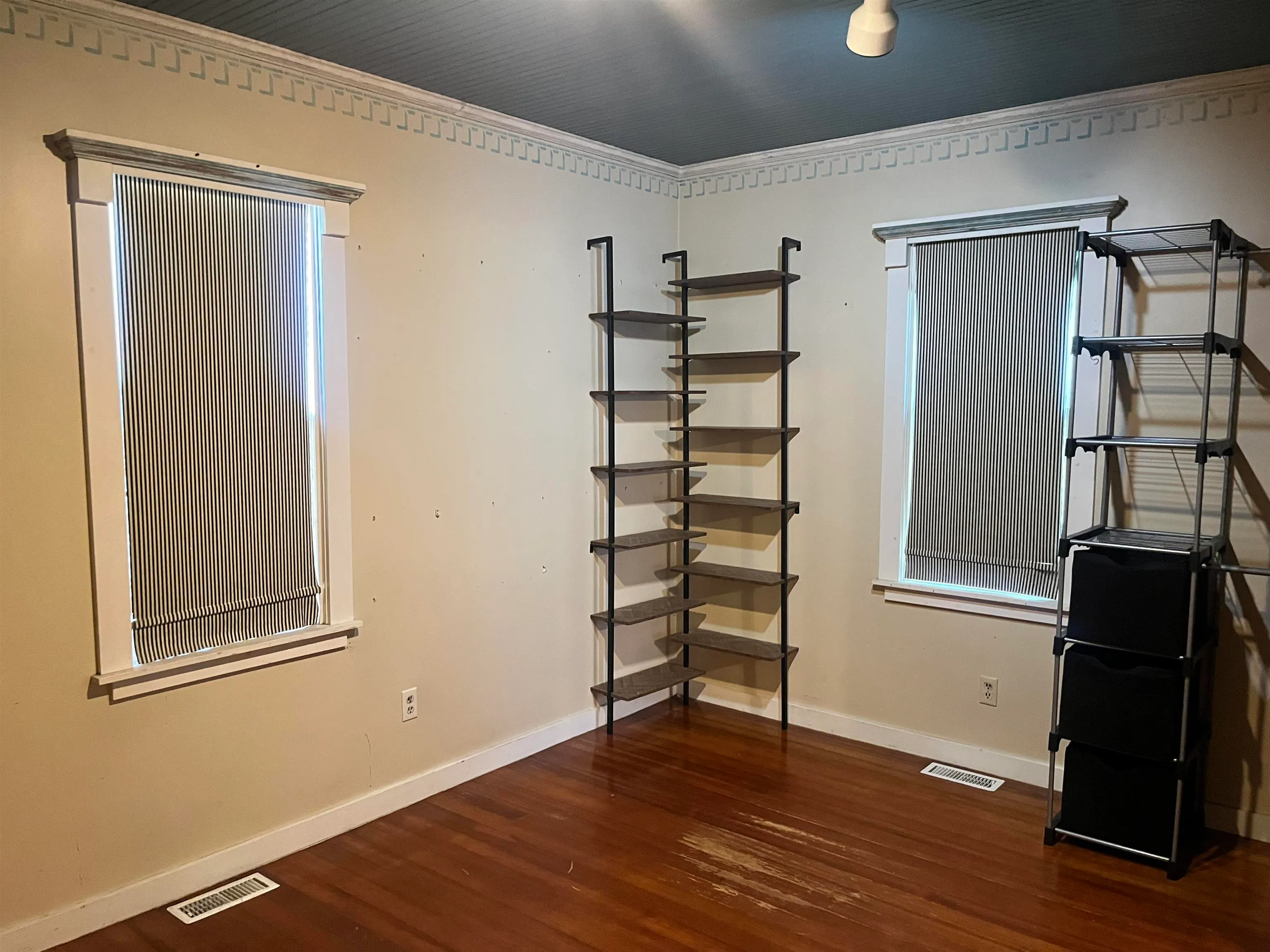 Newton, Kansas 67114, United States, 3 Bedrooms Bedrooms, ,1 BathroomBathrooms,Residential,Active,165442