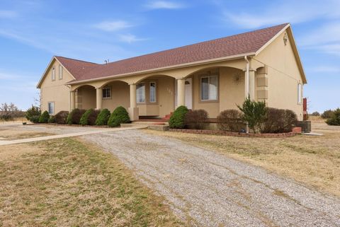 Homes For Sale - 181 E 15th St S St<br/> Sumner County, Wellington, KS 67152