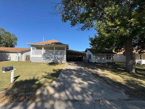 Homes For Sale - 410 N Sycamore St<br/> Eureka, KS 67045