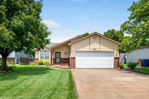 Homes For Sale - 2534 E Cambridge Ct<br/> Park City, KS 67219
