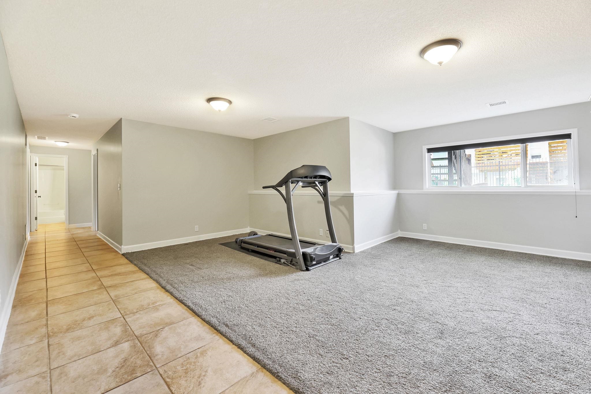 Wichita, Kansas 67209, United States, 5 Bedrooms Bedrooms, ,3 BathroomsBathrooms,Residential,Pending,52554