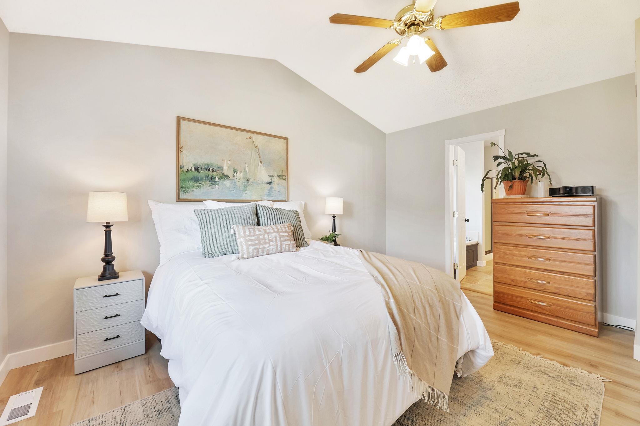 Wichita, Kansas 67209, United States, 5 Bedrooms Bedrooms, ,3 BathroomsBathrooms,Residential,Pending,52554