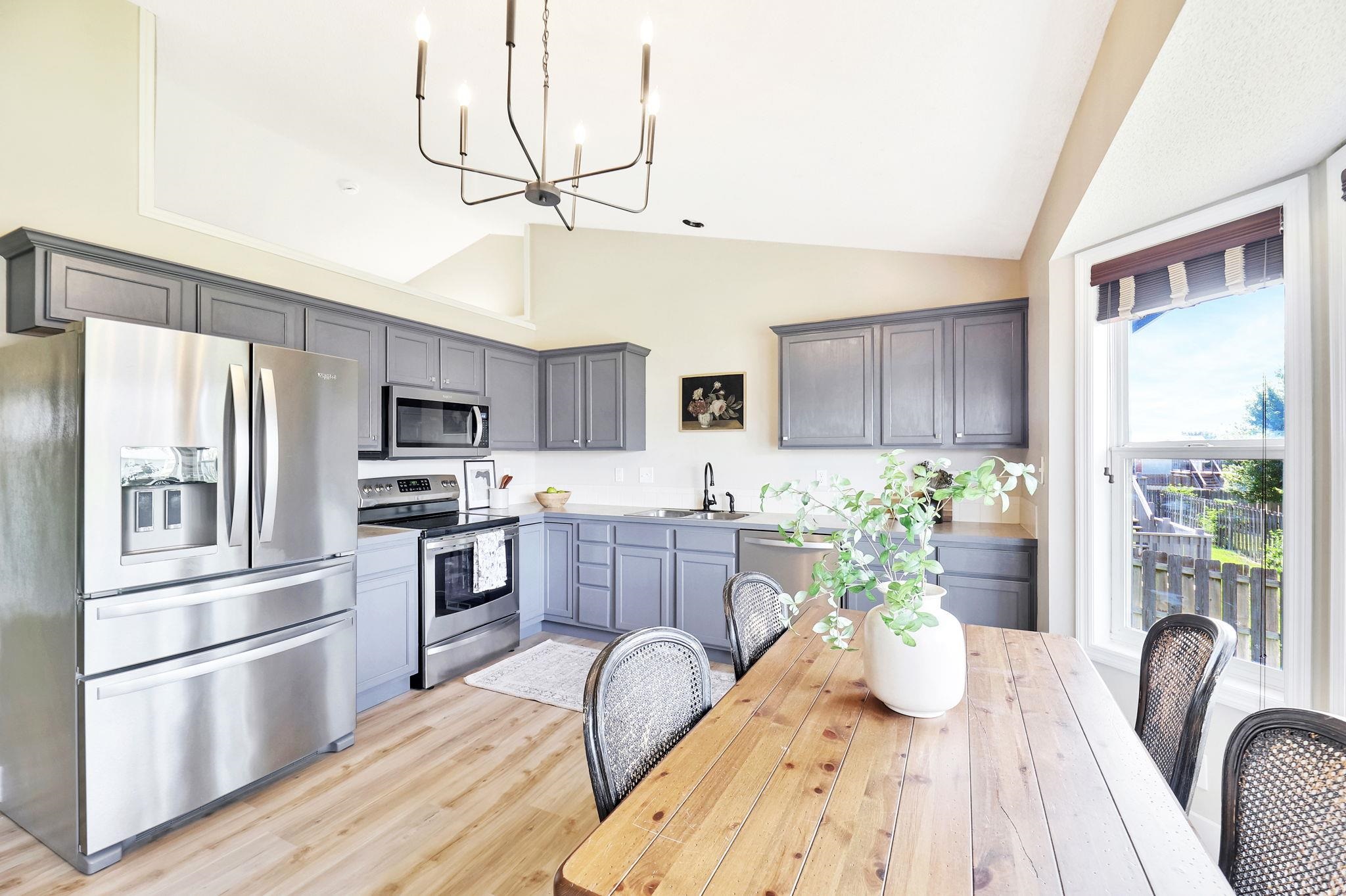 Wichita, Kansas 67209, United States, 5 Bedrooms Bedrooms, ,3 BathroomsBathrooms,Residential,Pending,52554