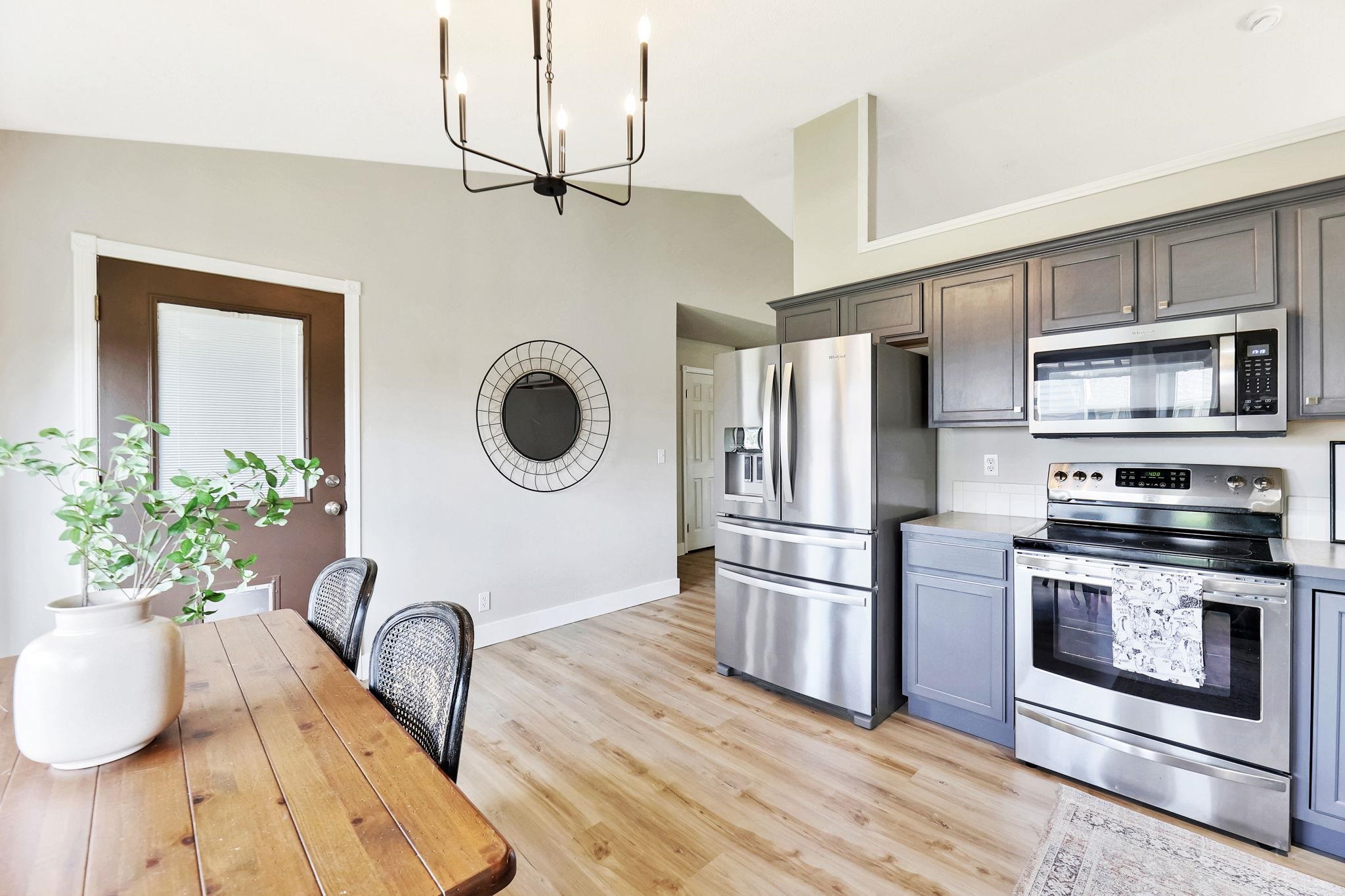 Wichita, Kansas 67209, United States, 5 Bedrooms Bedrooms, ,3 BathroomsBathrooms,Residential,Pending,52554