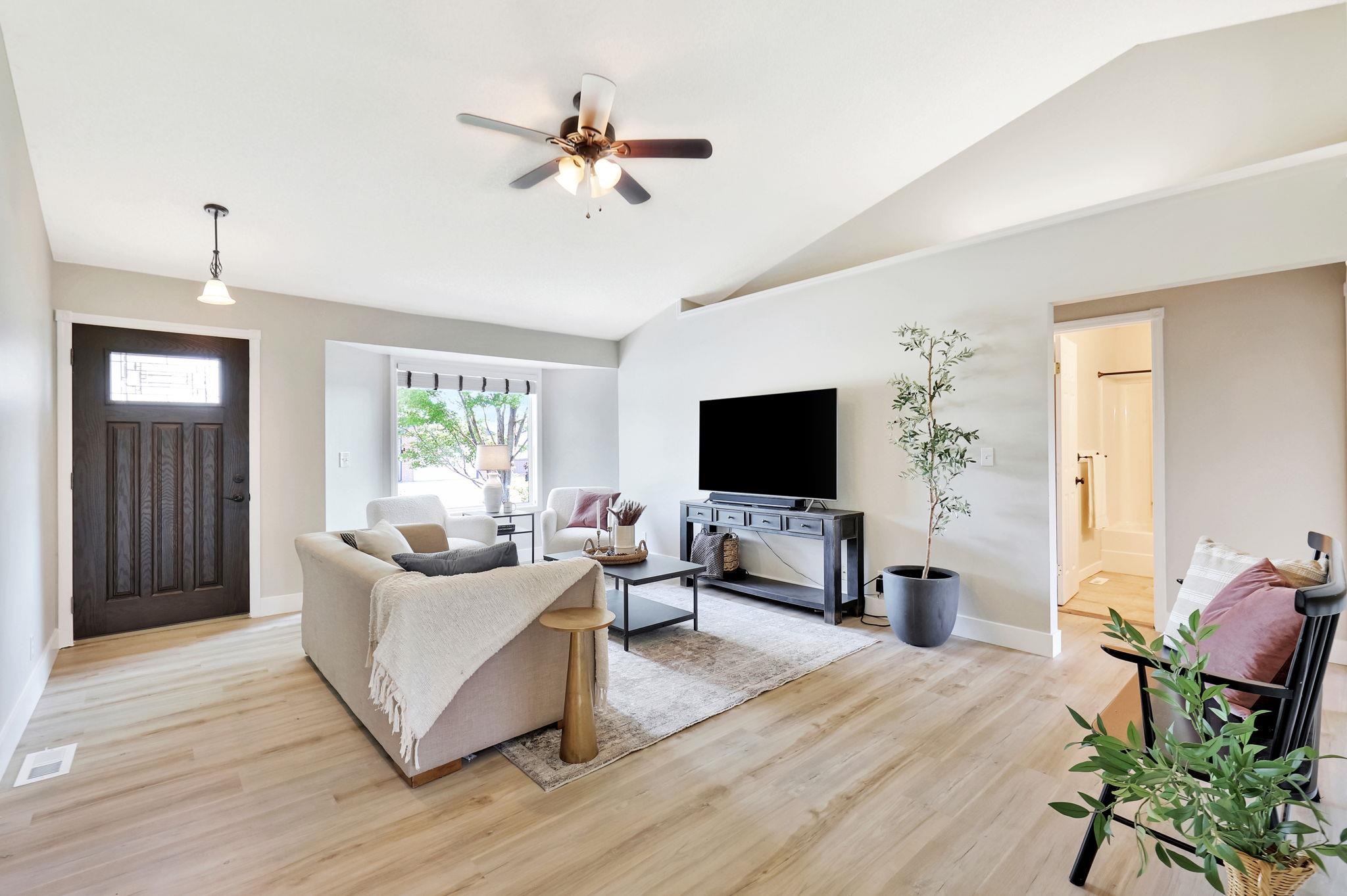 Wichita, Kansas 67209, United States, 5 Bedrooms Bedrooms, ,3 BathroomsBathrooms,Residential,Pending,52554