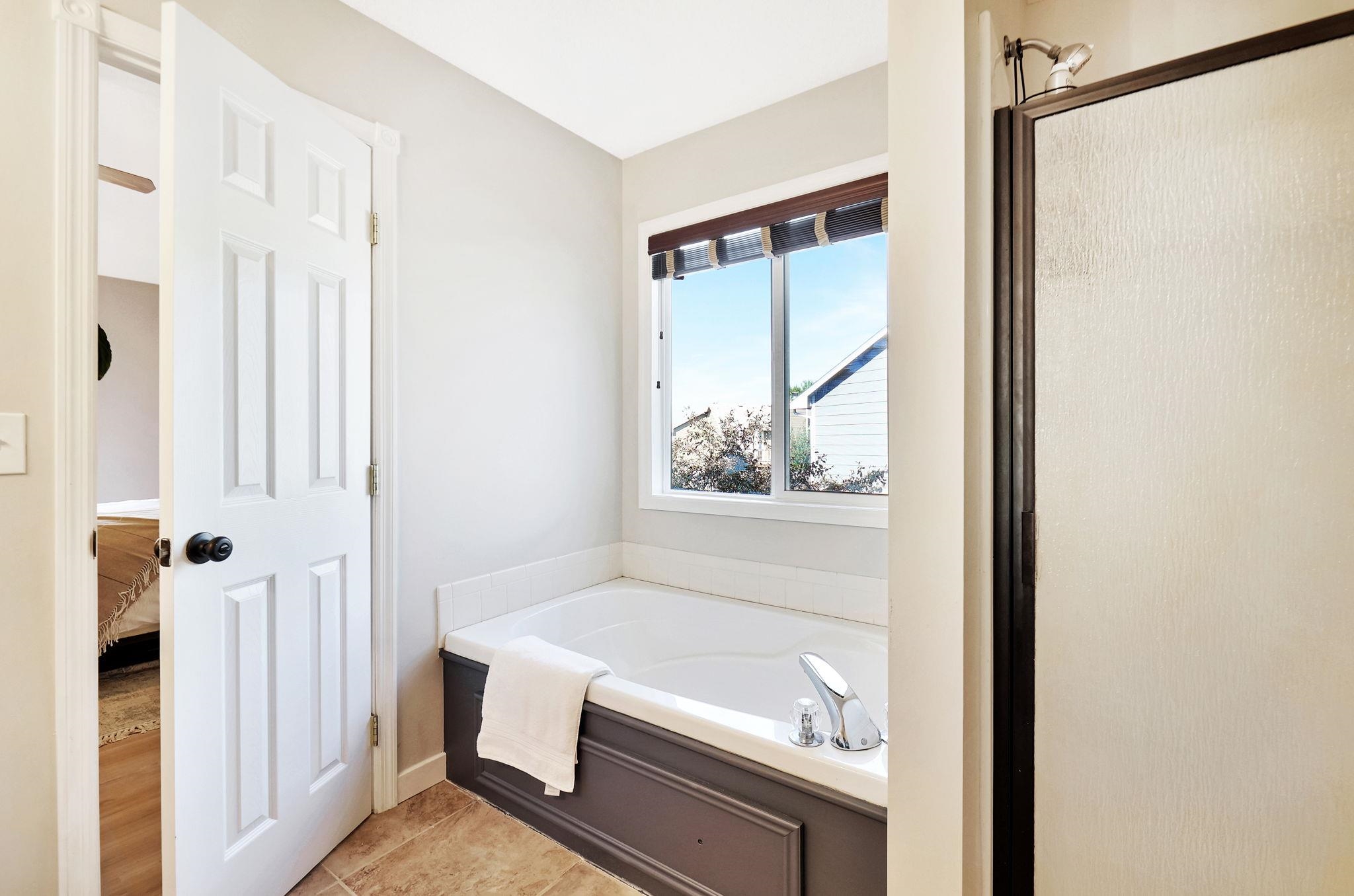 Wichita, Kansas 67209, United States, 5 Bedrooms Bedrooms, ,3 BathroomsBathrooms,Residential,Pending,52554