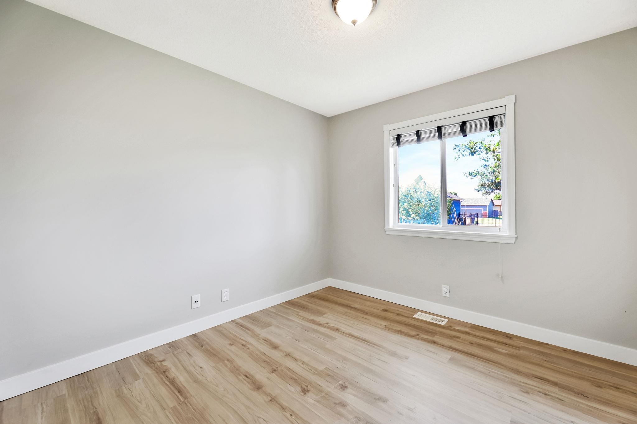 Wichita, Kansas 67209, United States, 5 Bedrooms Bedrooms, ,3 BathroomsBathrooms,Residential,Pending,52554