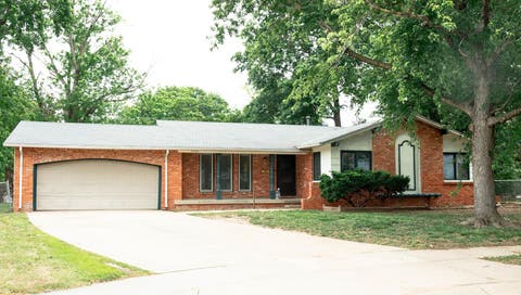 Homes For Sale - 1360 N Murray Ct<br/> Sedgwick County, Wichita, KS 67212