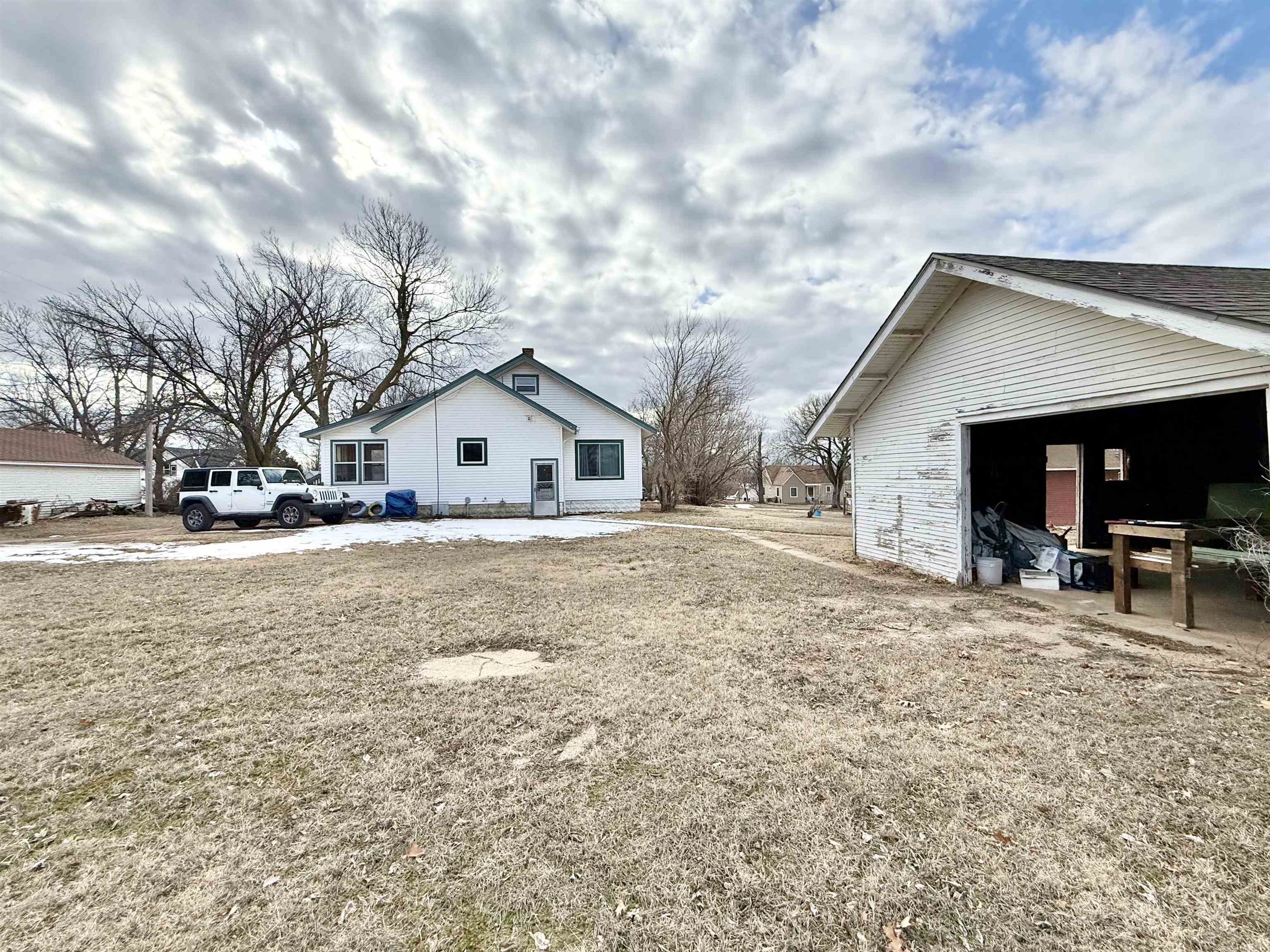 222 W F Ave, Kingman, Kansas image 33