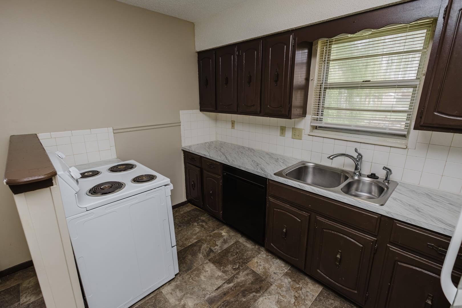 3339 S Leonine Rd, Wichita, Kansas image 8