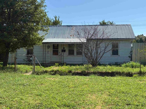 Homes For Sale - 425 S Kansas Ave<br/> Anthony, KS 67003