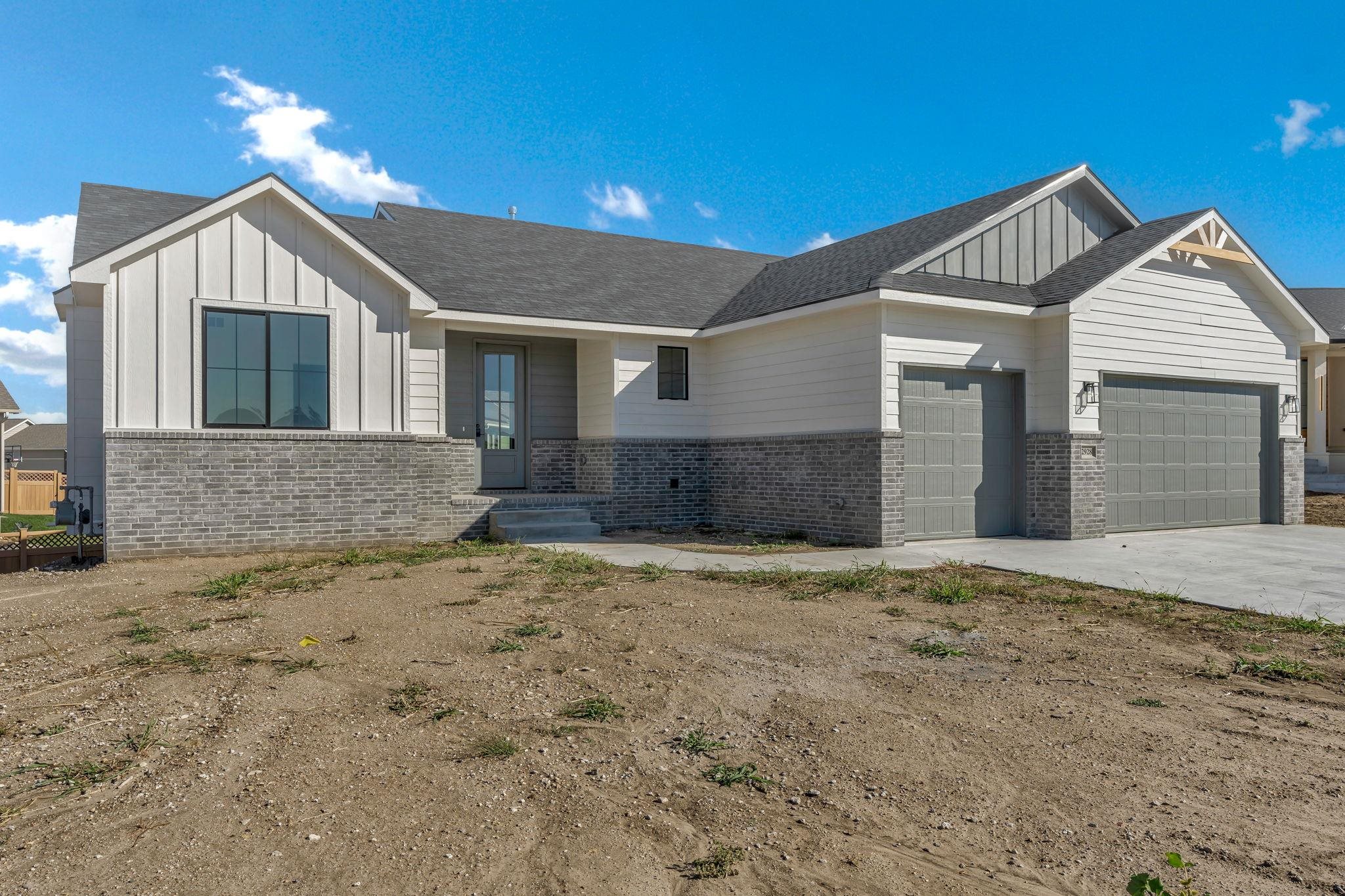 2928 E Burlington Circle, Park City, Kansas image 3