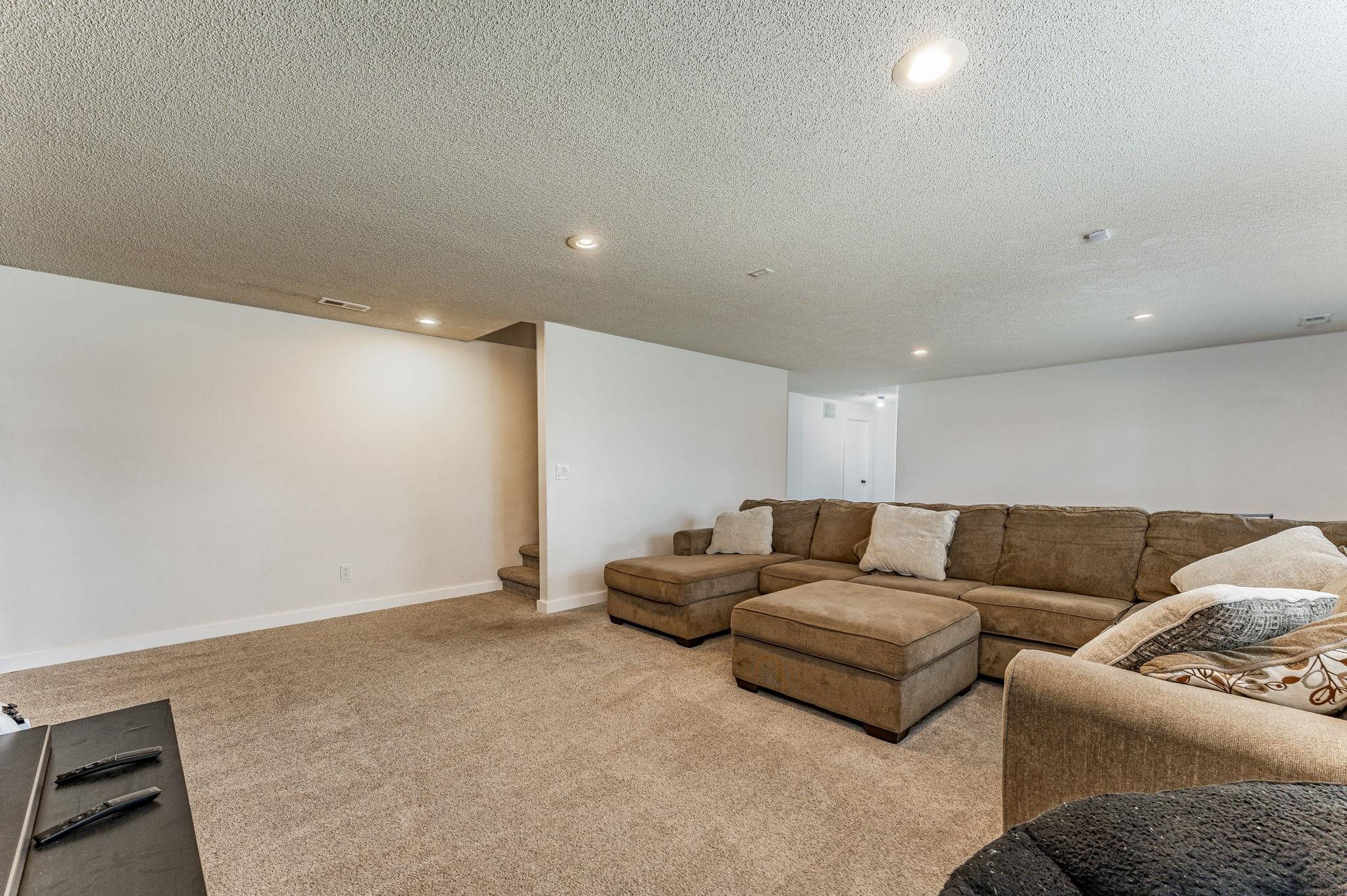 Wichita, Kansas 67209, United States, 4 Bedrooms Bedrooms, ,3 BathroomsBathrooms,Residential,Pending,61978