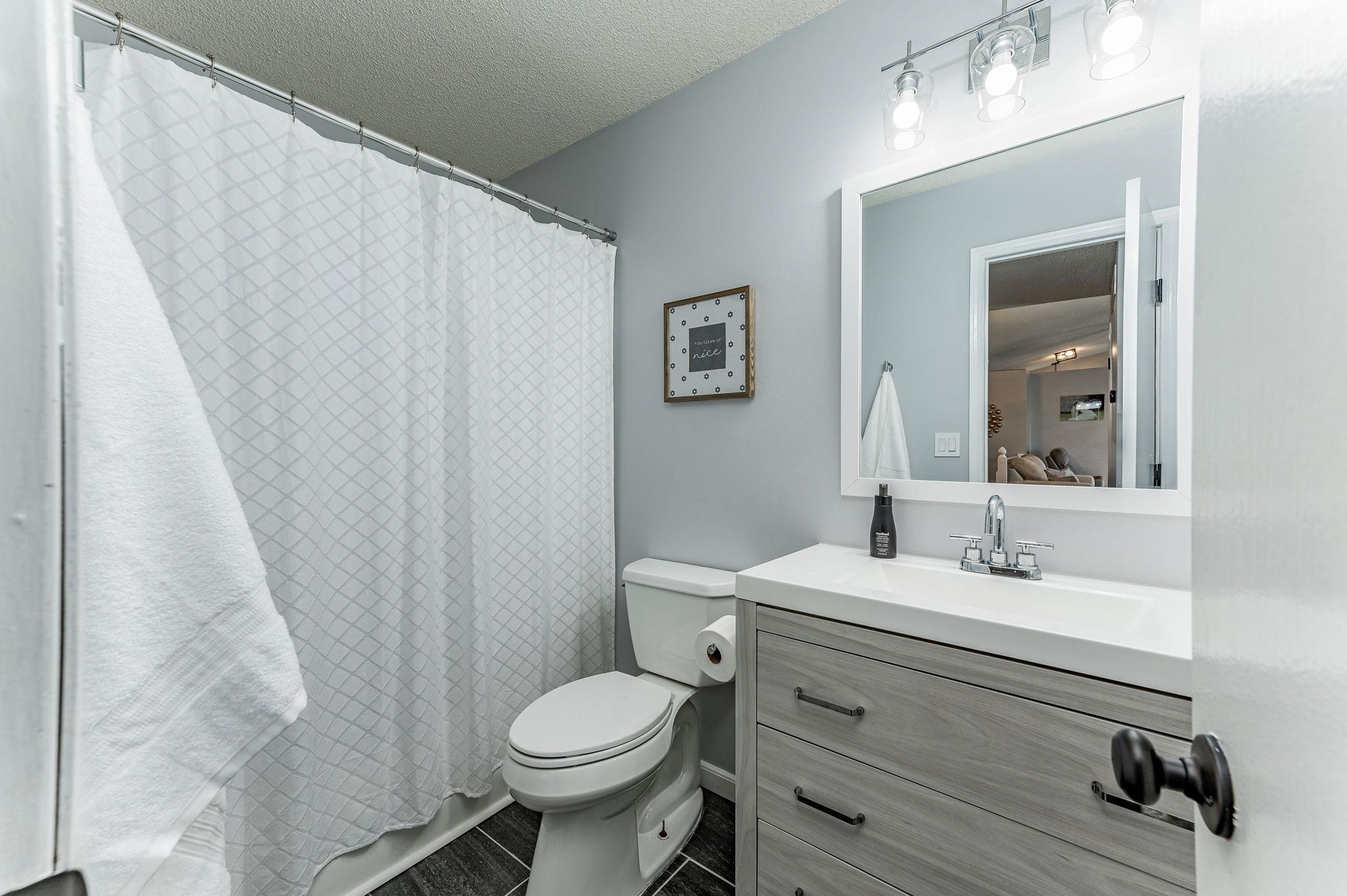 Wichita, Kansas 67209, United States, 4 Bedrooms Bedrooms, ,3 BathroomsBathrooms,Residential,Pending,61978