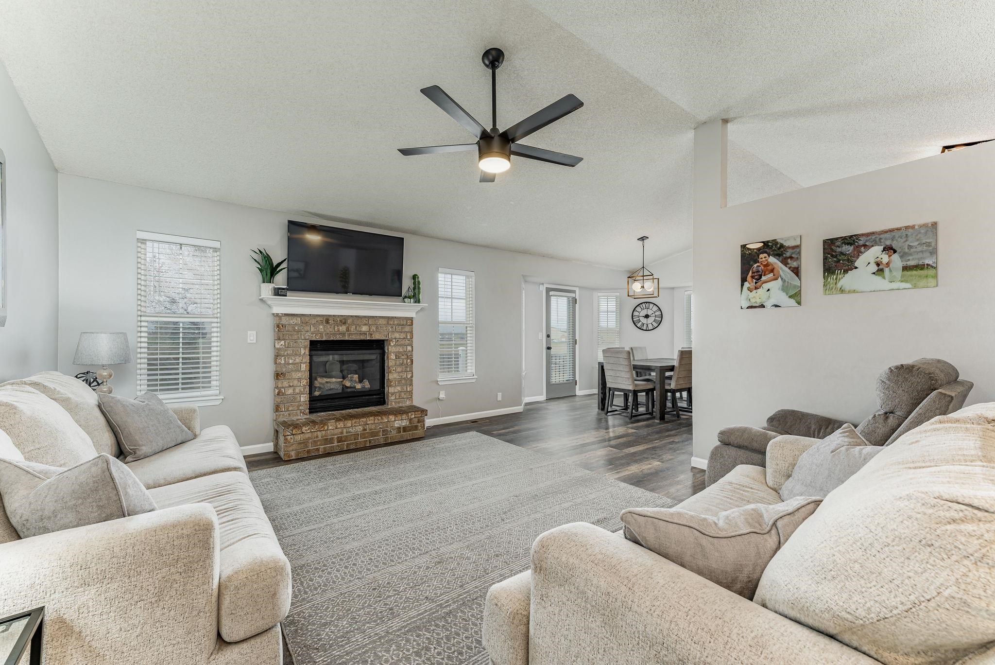 Wichita, Kansas 67209, United States, 4 Bedrooms Bedrooms, ,3 BathroomsBathrooms,Residential,Pending,61978