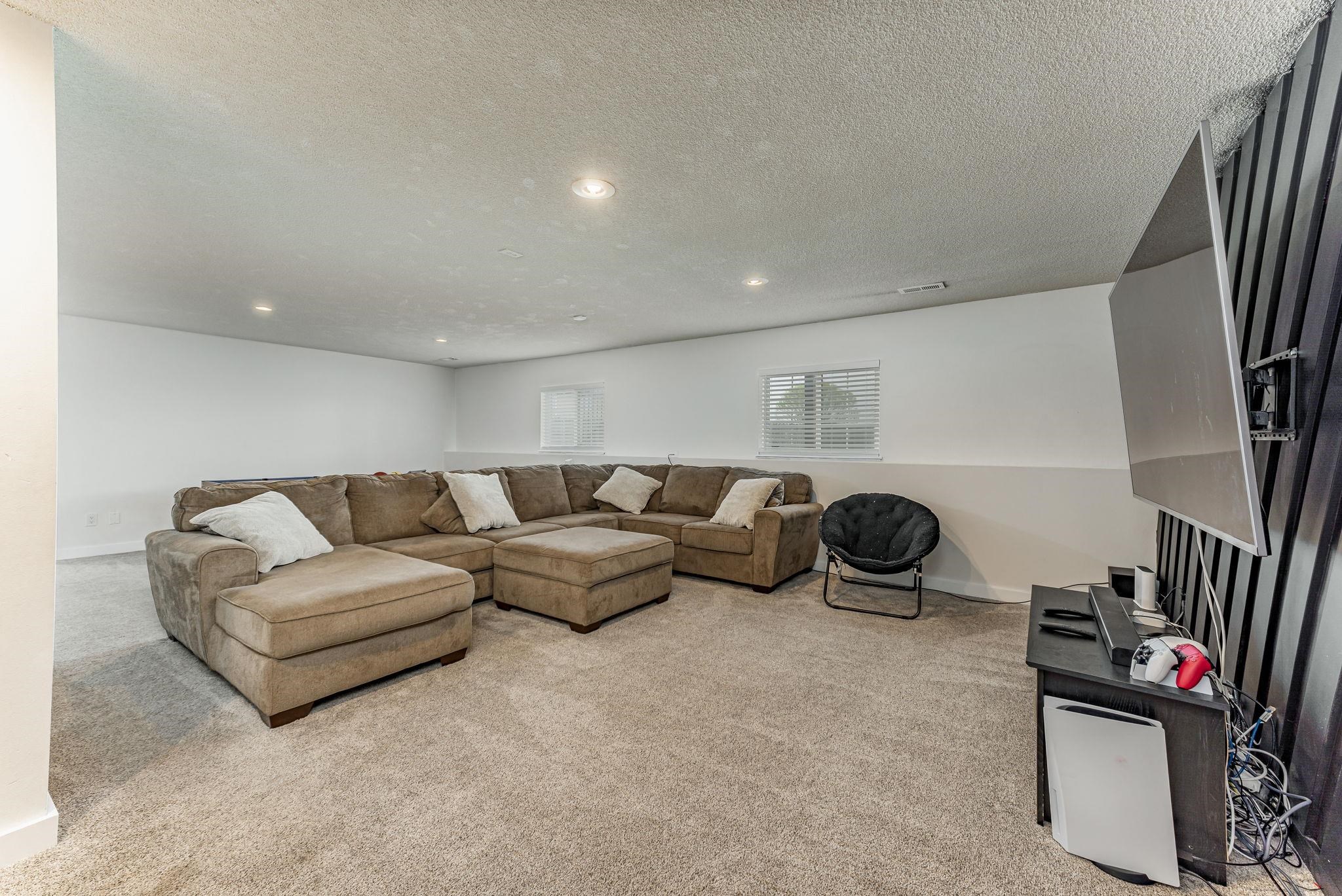 Wichita, Kansas 67209, United States, 4 Bedrooms Bedrooms, ,3 BathroomsBathrooms,Residential,Pending,61978