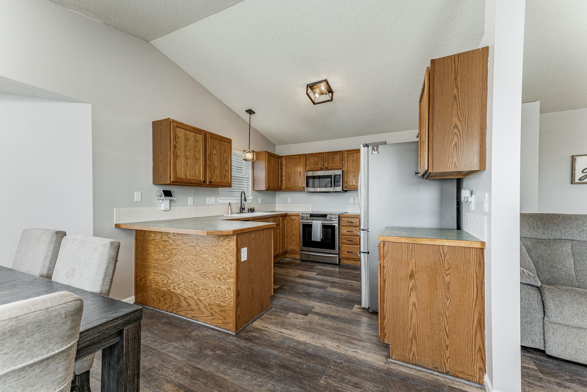 Wichita, Kansas 67209, United States, 4 Bedrooms Bedrooms, ,3 BathroomsBathrooms,Residential,Pending,61978