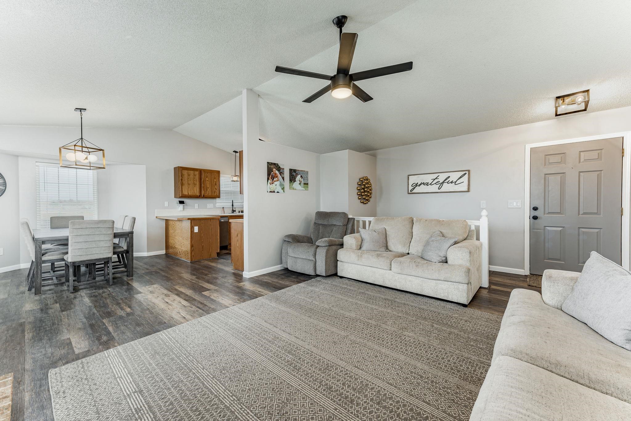 Wichita, Kansas 67209, United States, 4 Bedrooms Bedrooms, ,3 BathroomsBathrooms,Residential,Pending,61978