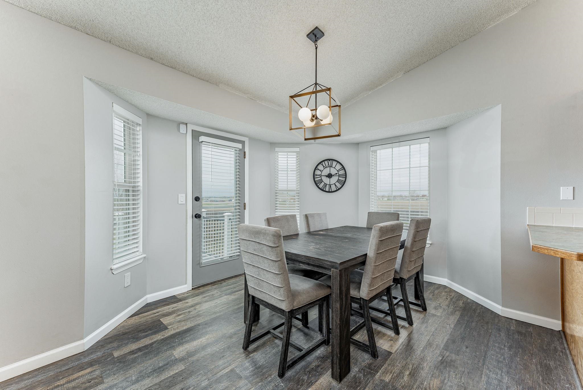 Wichita, Kansas 67209, United States, 4 Bedrooms Bedrooms, ,3 BathroomsBathrooms,Residential,Pending,61978