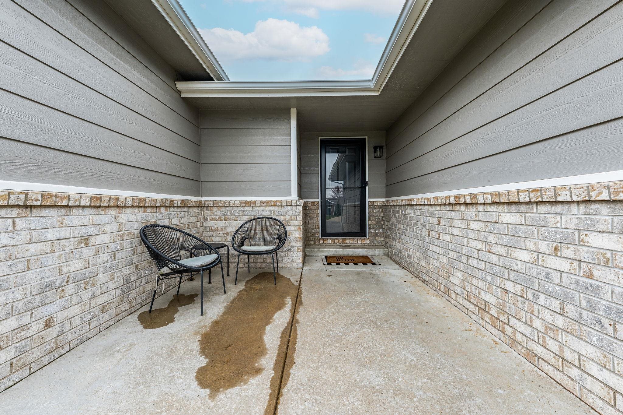 Wichita, Kansas 67209, United States, 4 Bedrooms Bedrooms, ,3 BathroomsBathrooms,Residential,Pending,61978