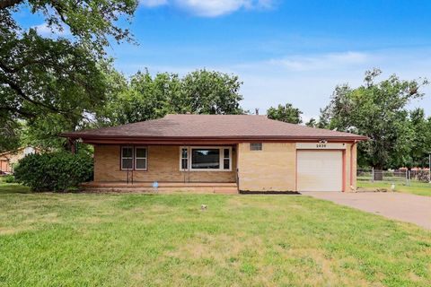 Homes For Sale - 2639 N Clarence Ave<br/> Wichita, KS 67204
