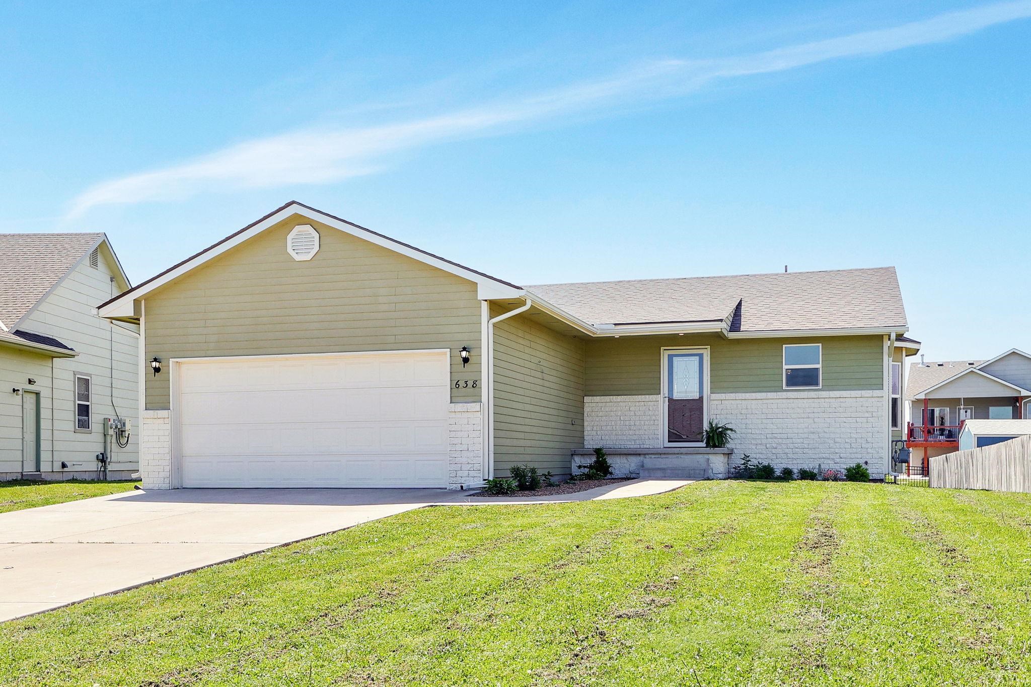 638 N Redbud Ct, Valley Center, Kansas image 2