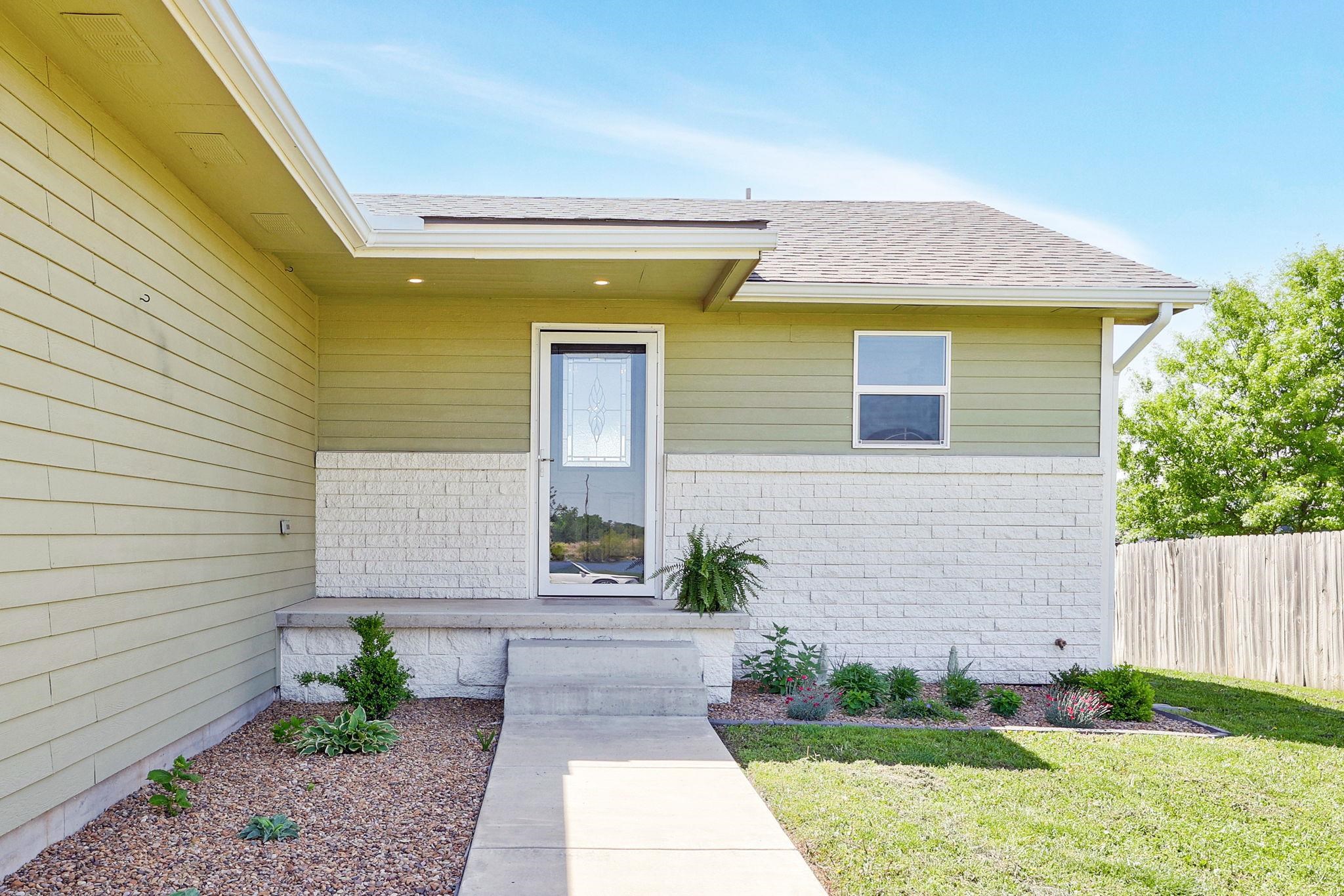 638 N Redbud Ct, Valley Center, Kansas image 3