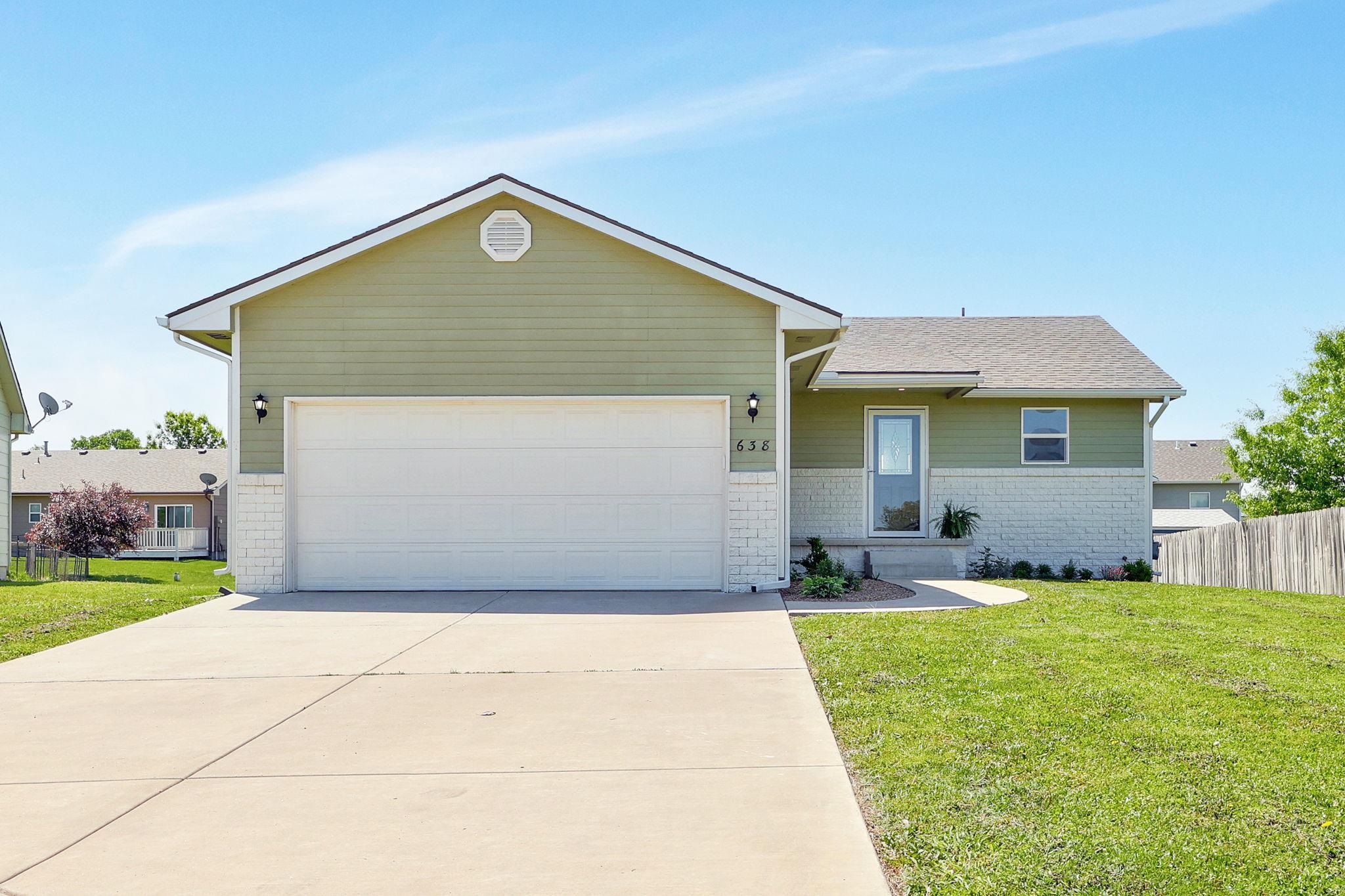 638 N Redbud Ct, Valley Center, Kansas image 1