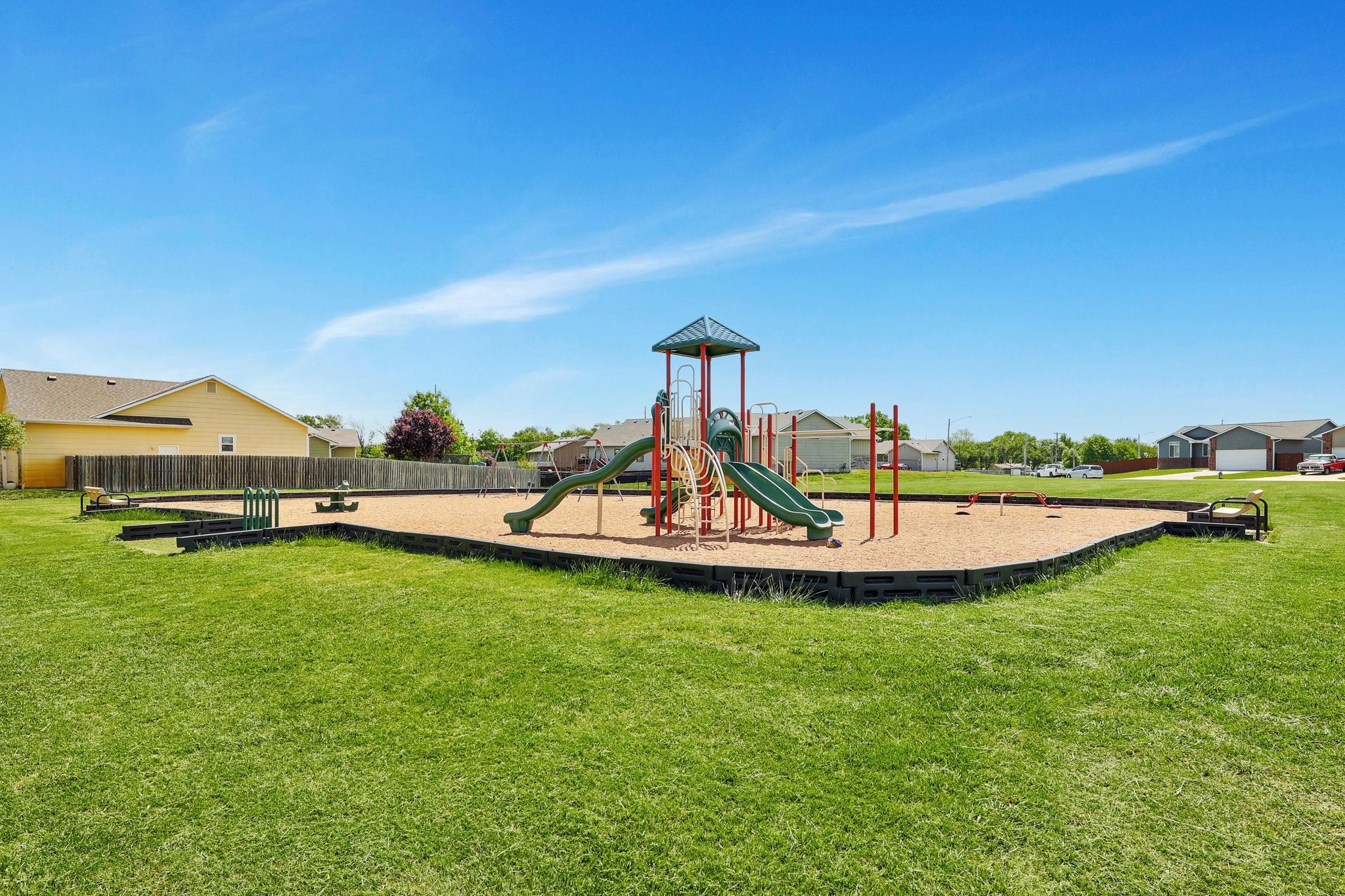 638 N Redbud Ct, Valley Center, Kansas image 30