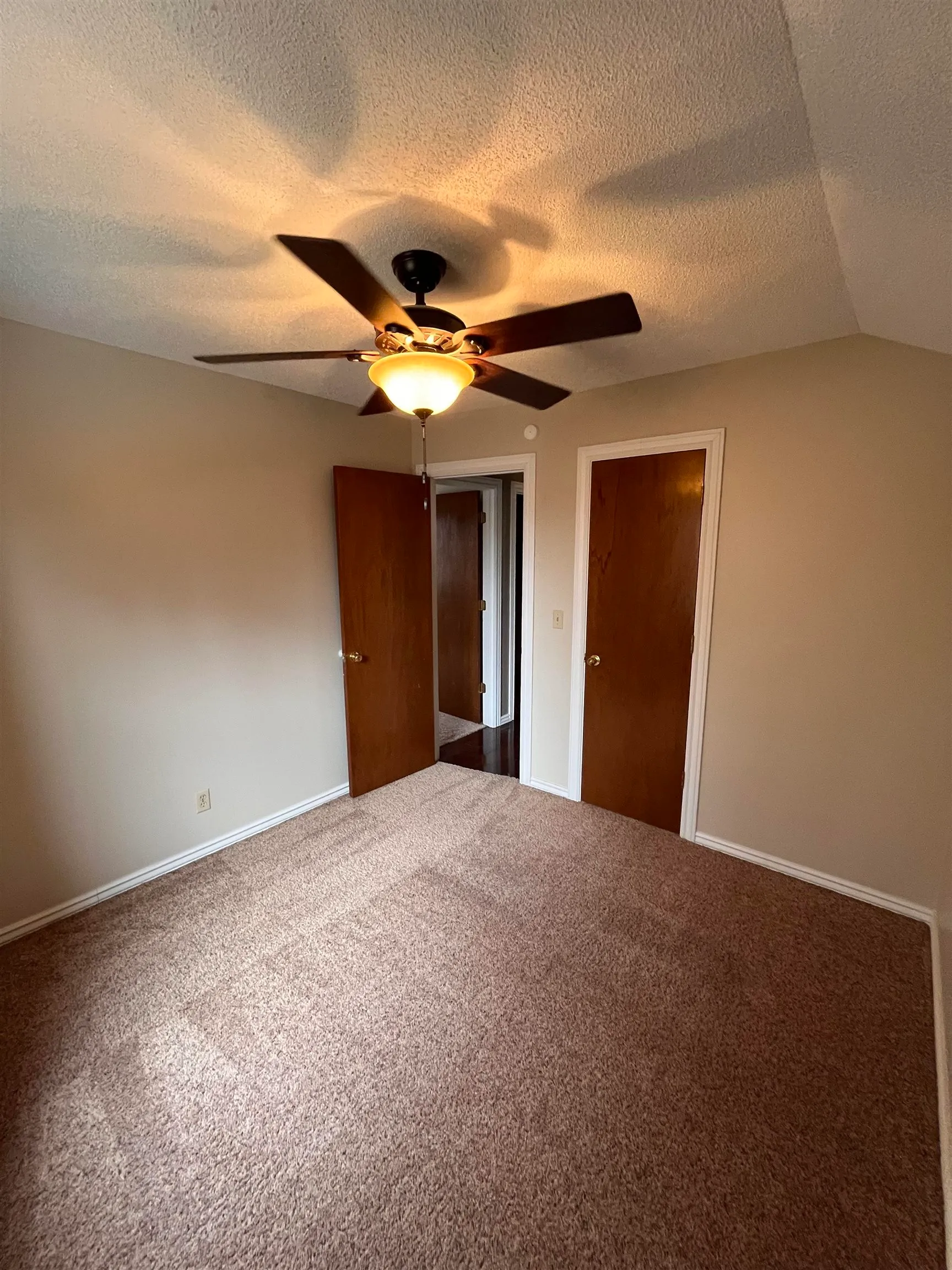 Wichita, Kansas 67210, United States, 4 Bedrooms Bedrooms, ,3 BathroomsBathrooms,Residential,Pending,25084